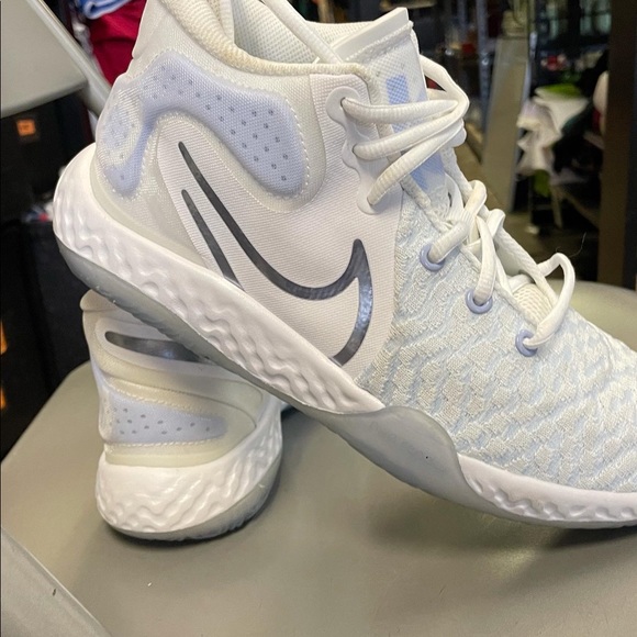 7.5 NIKE KD TREY - Picture 6 of 12